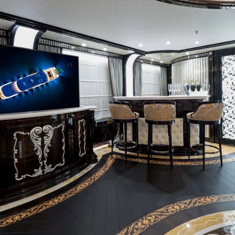 Motor Yacht ELEMENTS Bar