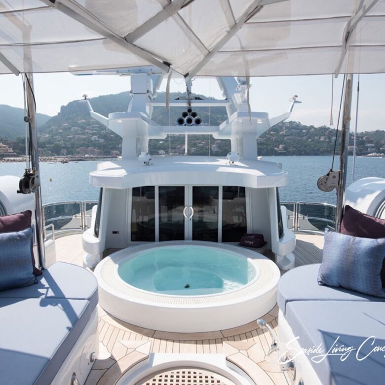 Lady_seasidelivingconcept_34