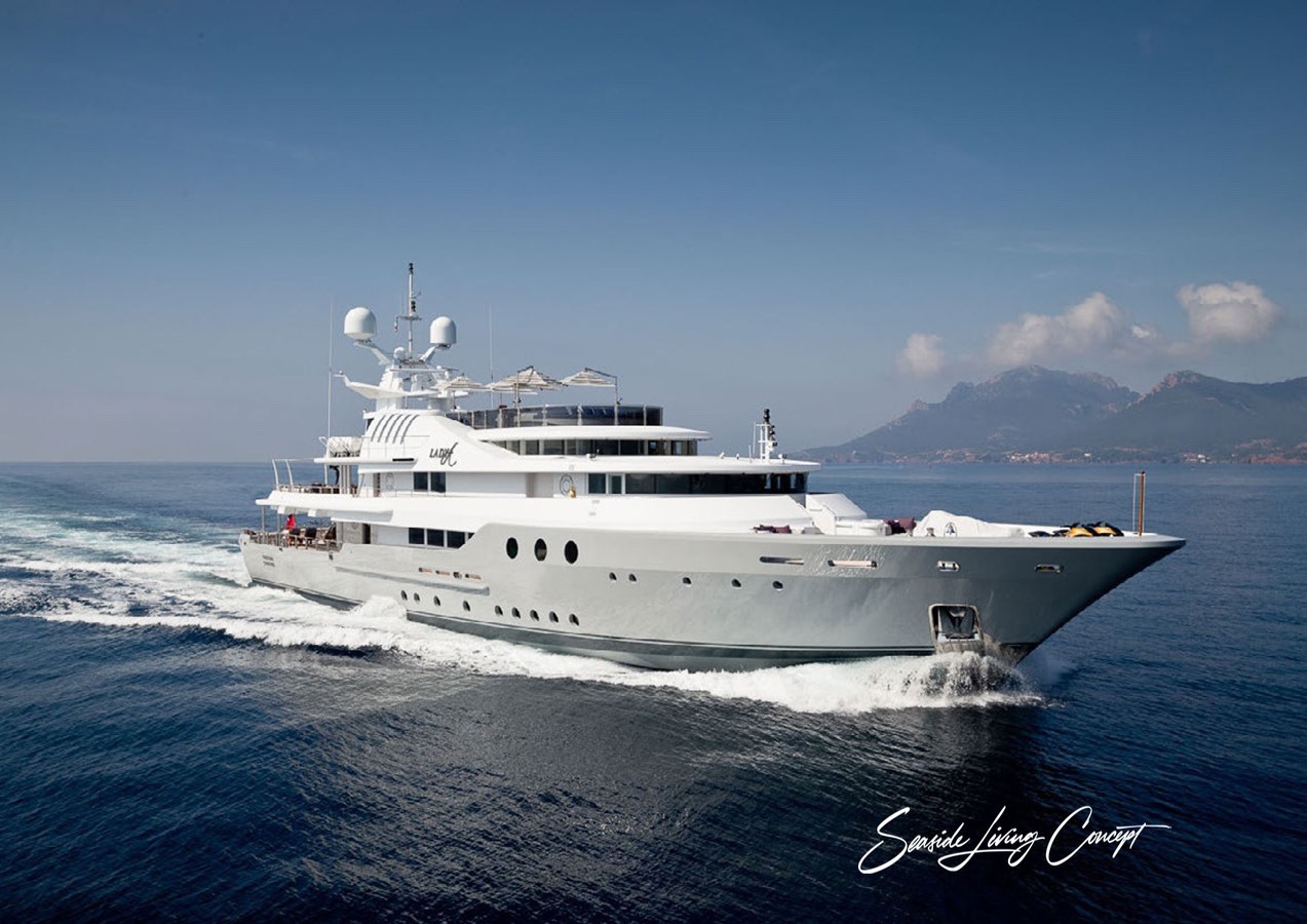 Lady_seasidelivingconcept_45