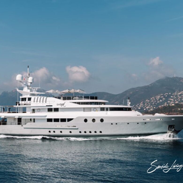 Lady_seasidelivingconcept_47