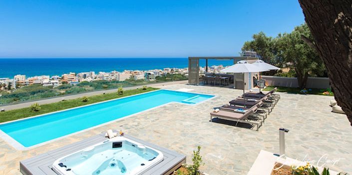 Modern_Luxury_Villa_in_Crete_seasidelivingconcept_28