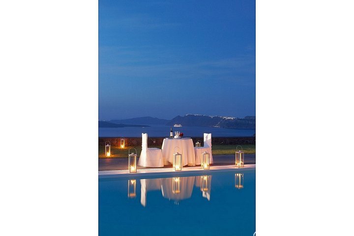 Santorini_Greece_4_villas_seasidelivingconcept_8
