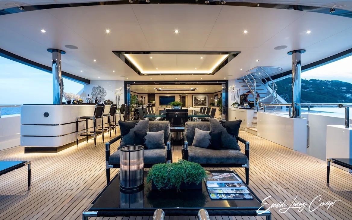 Motor Yacht TRIUMPH deck