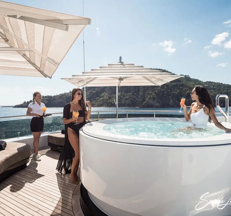 Motor Yacht TRIUMPH jacuzzi