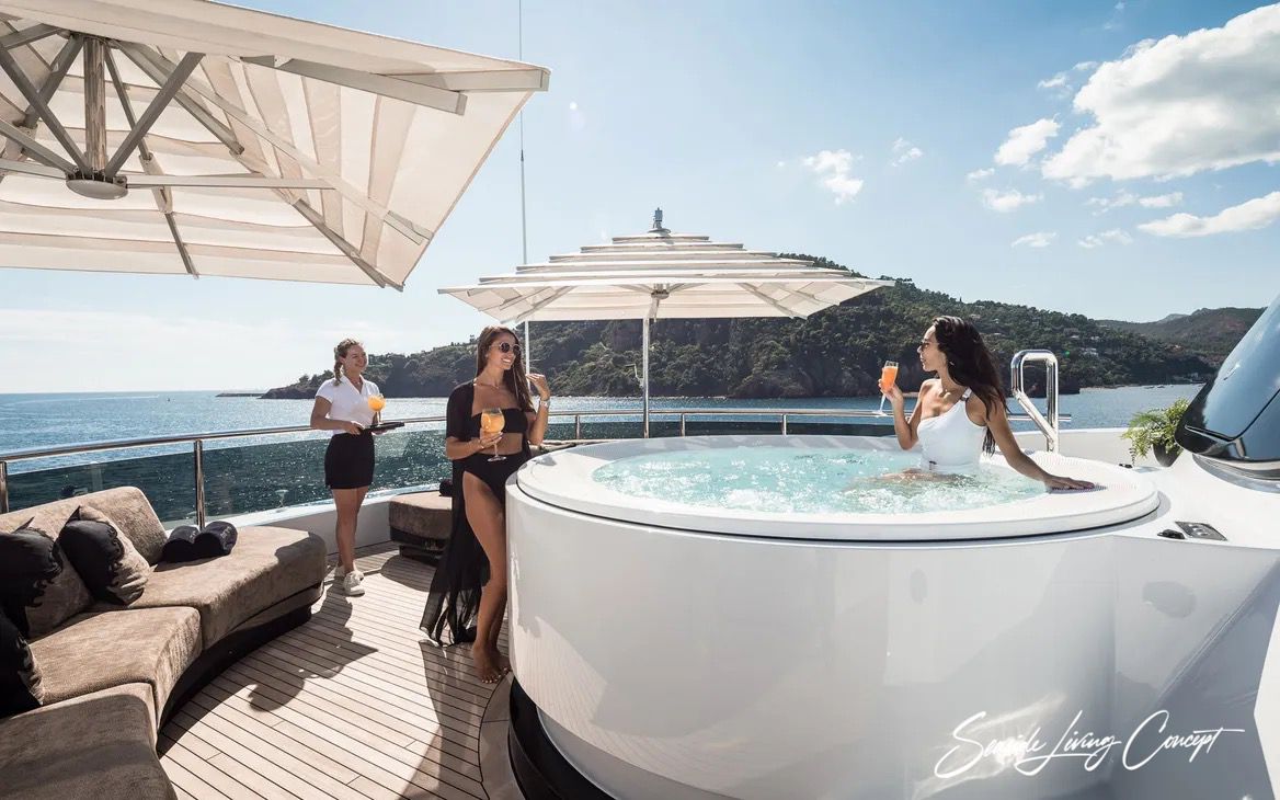 Motor Yacht TRIUMPH jacuzzi