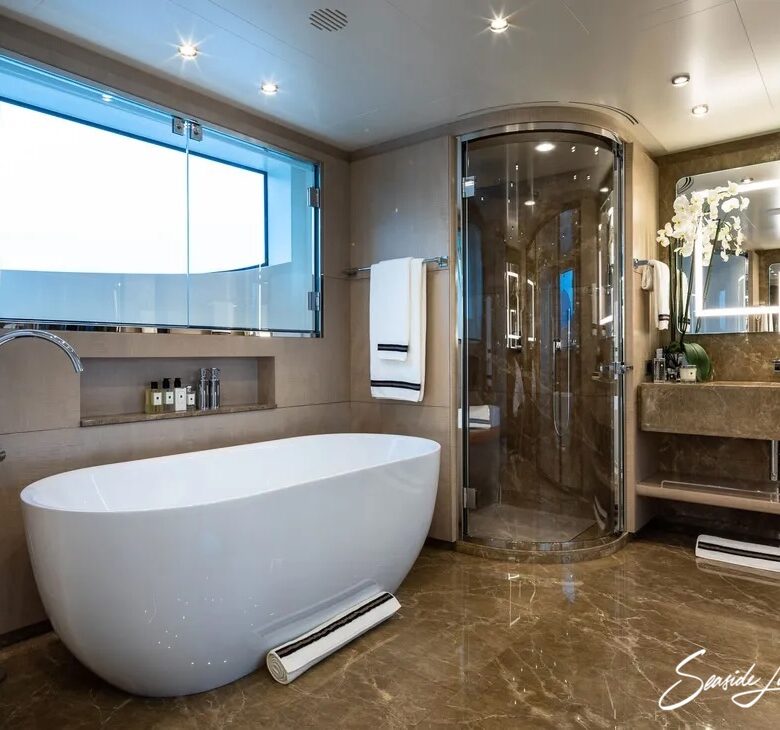 Motor Yacht TRIUMPH bathroom