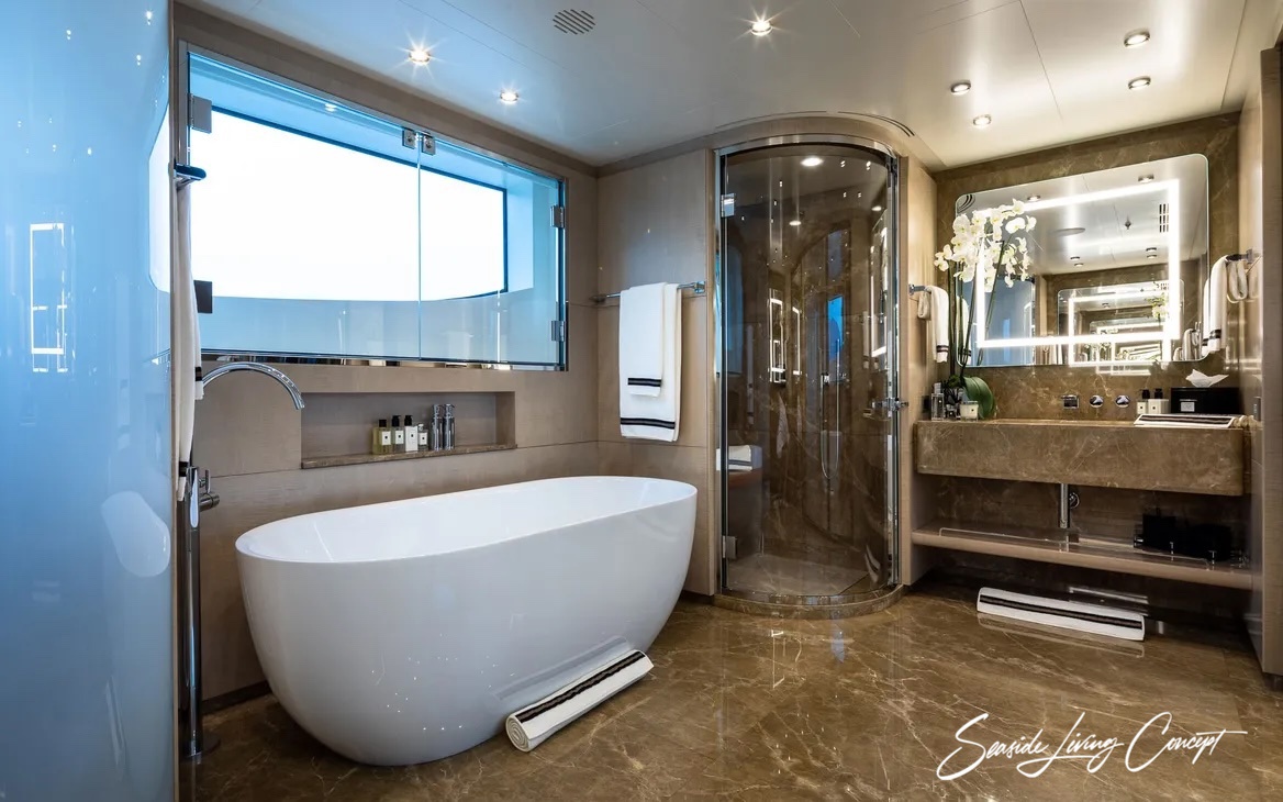 Motor Yacht TRIUMPH bathroom