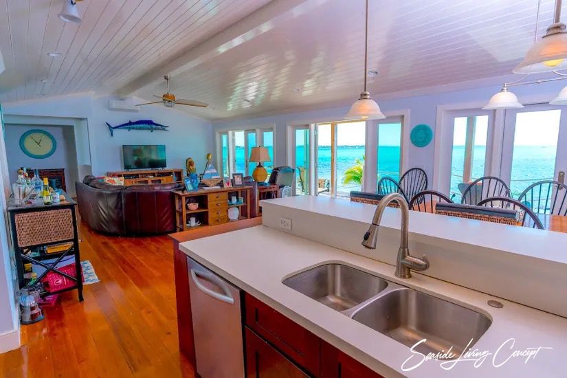 Crown_Pigeon_Island_Bahamas_IBAHA 2402_seasidelivingconcept_20