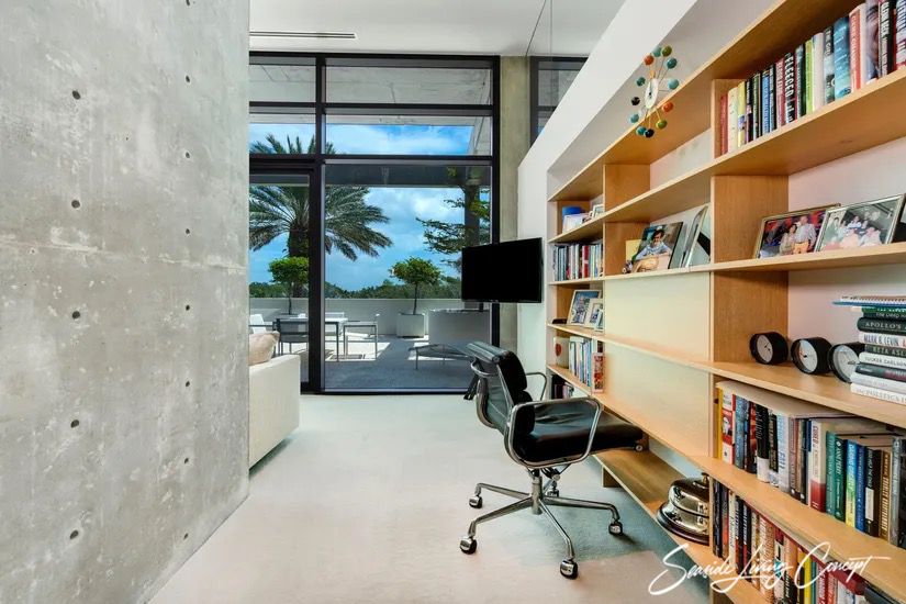 Luxury_Villa_in_Sarasota_IUSFL_2409_seasidelivingconcept_30